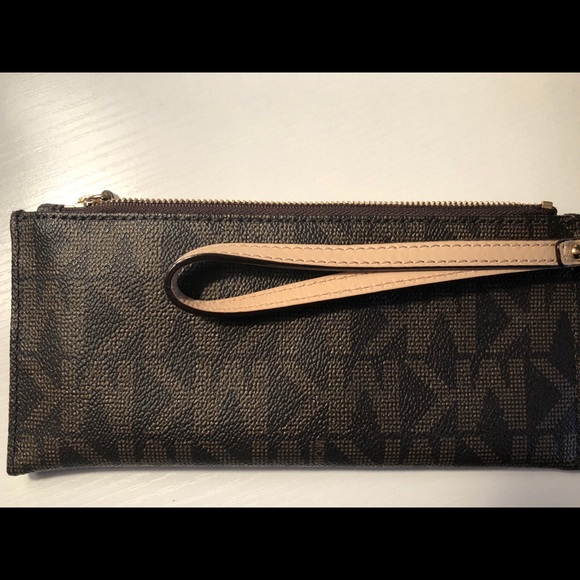 Michael Kors wristlet! - Picture 5 of 5